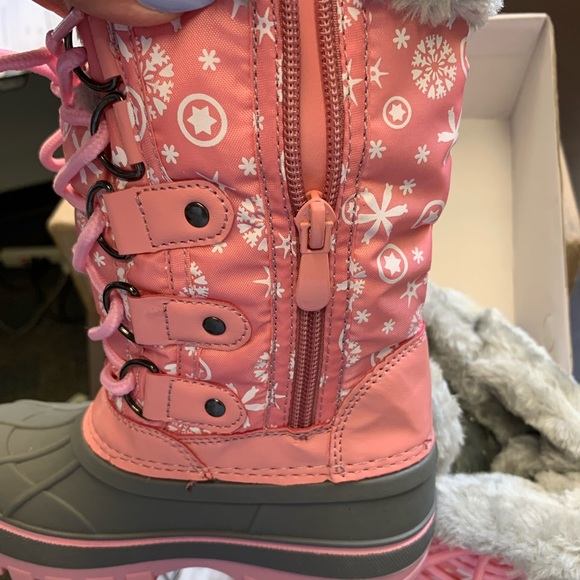 New in box pink snow boots little kids size 10 with faux fur lining - Picture 9 of 16